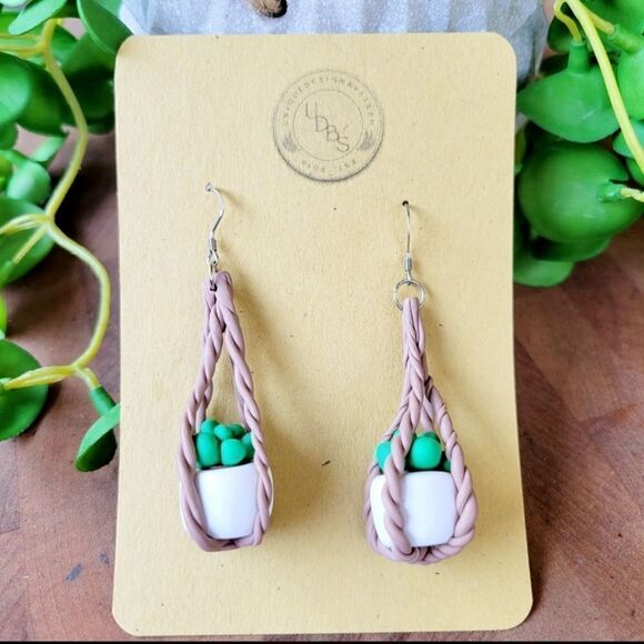 Potted succulent clay dangle earrings, hanging potted plant earrings dangles - Picture 3 of 3